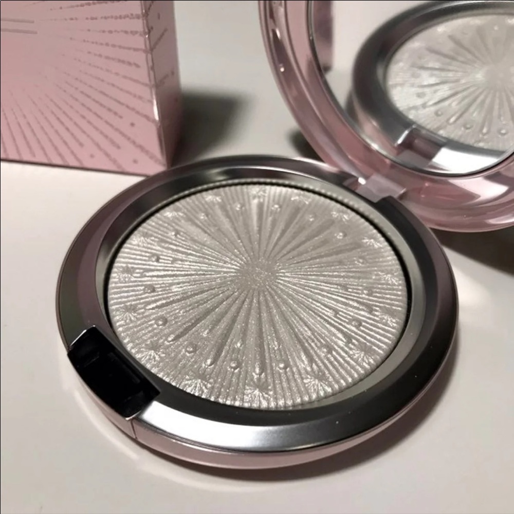 MAC Cosmetics Extra Dimension Skin Finish in Let it glow Brand New